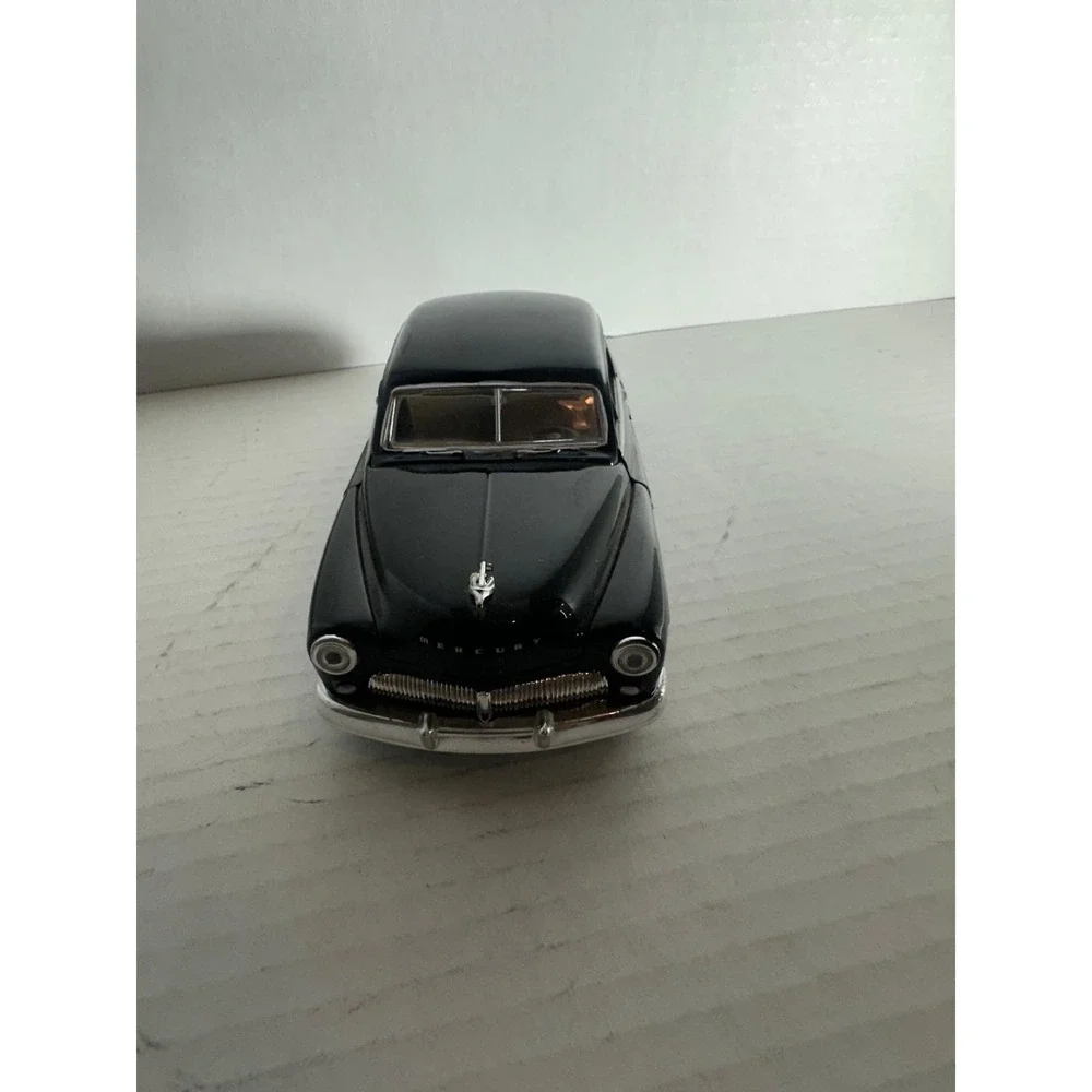 MOTORMAX Diecast 1949 Mercury Coupe Car 1:24 Black Opening Doors Hood Trunk